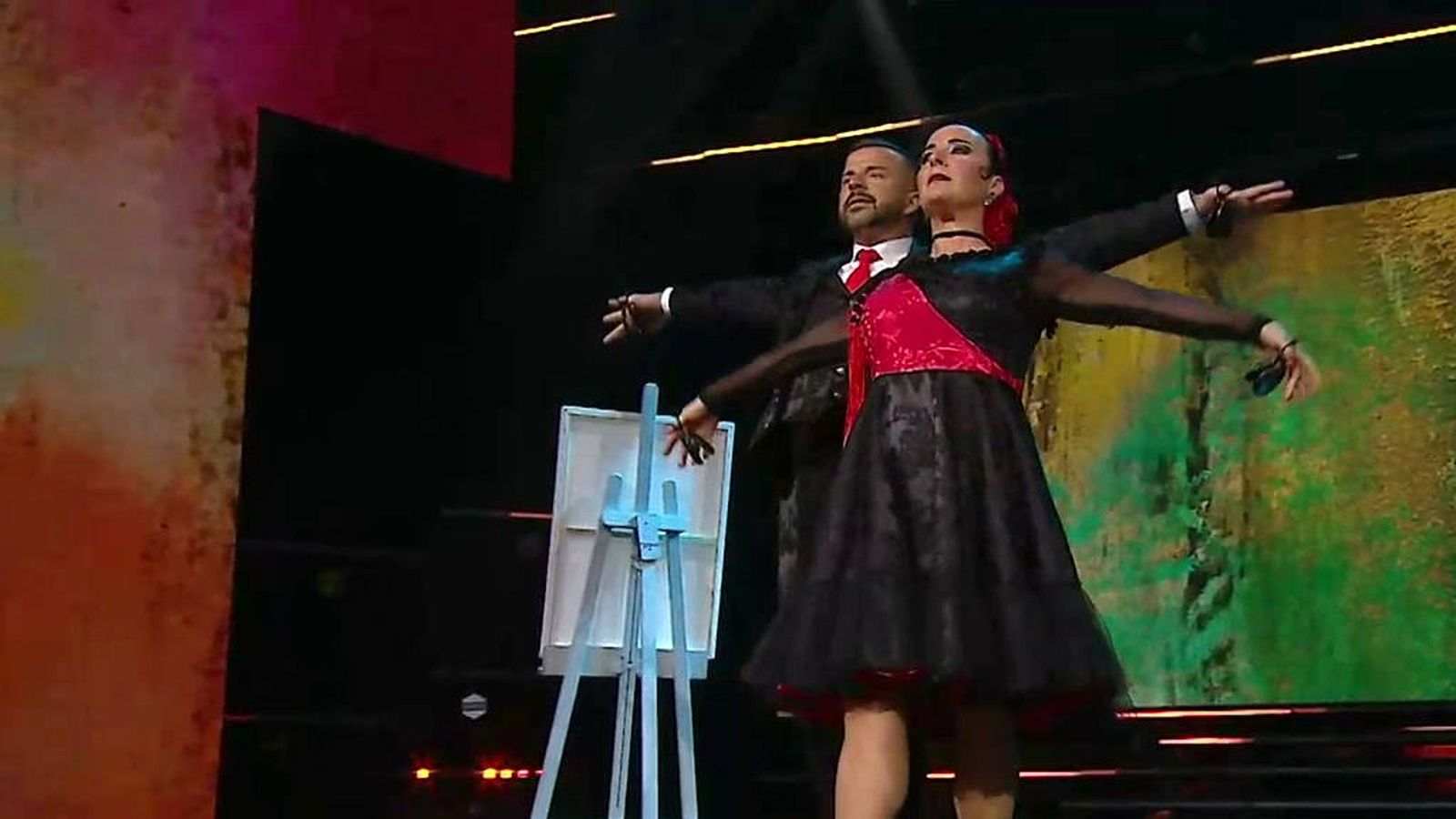 Alvaro y Coke reivindican las castañuelas en el baile clásico español