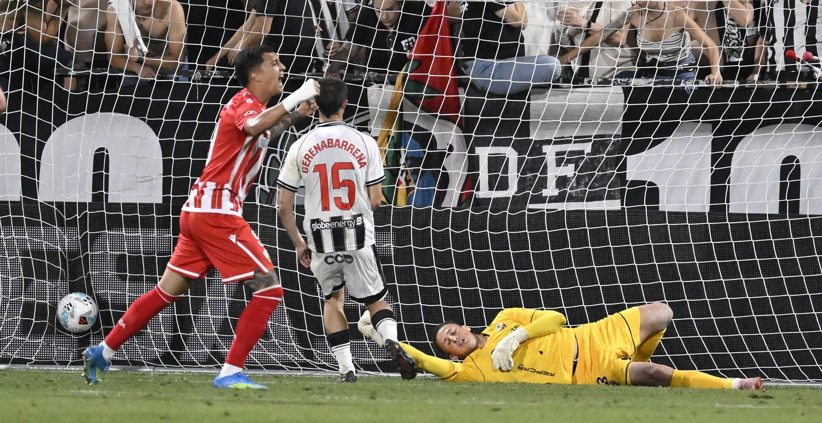 Gol de Arribas en la semifinal del ascenso a Primera