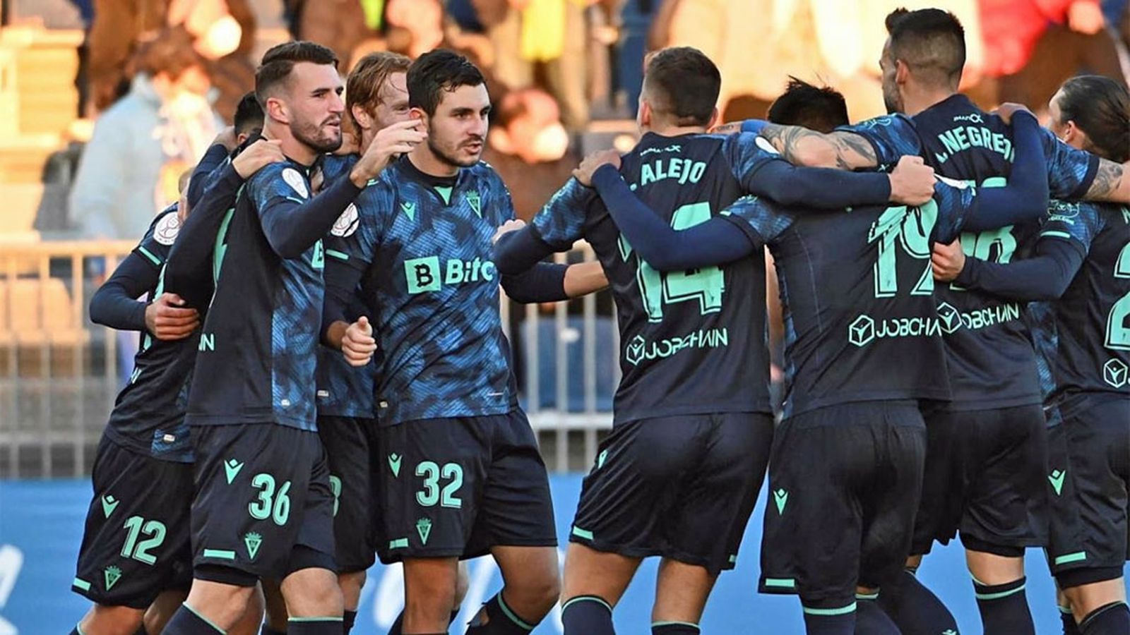 abrazos gol cadiz fuenlabrada