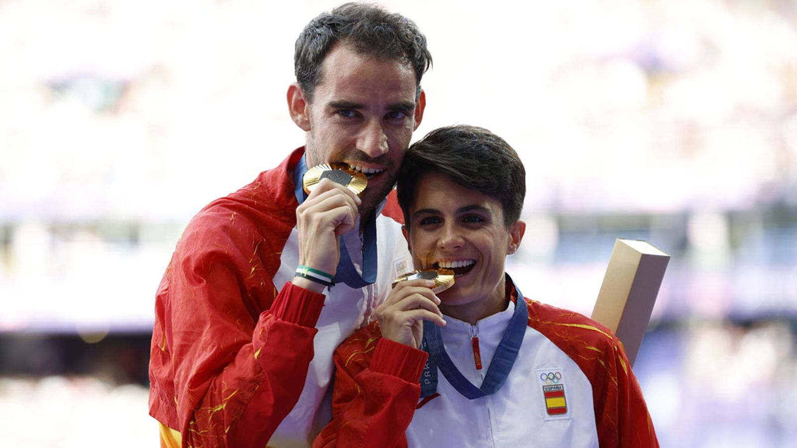 María Pérez con medalla de oro
