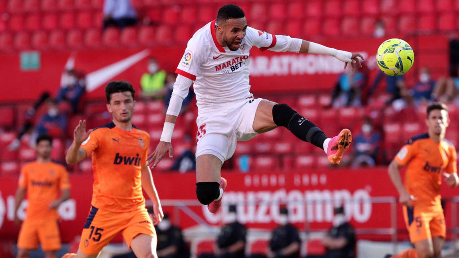 El Sevilla vence al Valencia