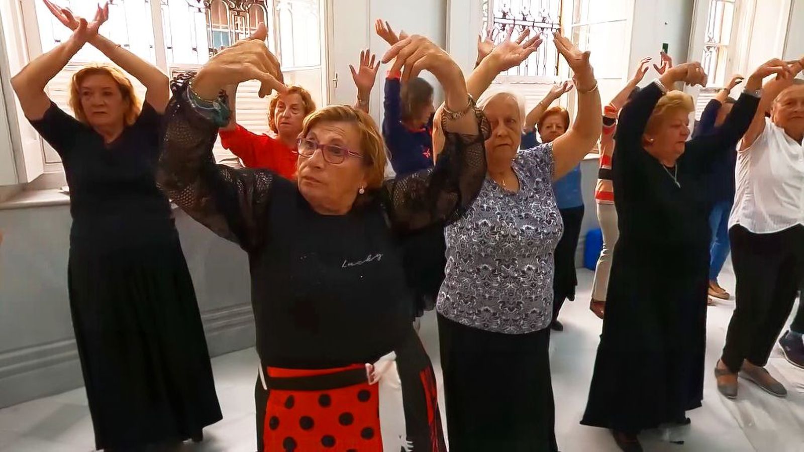 Lourdes, la profesora de flamenco que enseña a mayores buscando su bienestar físico y emocional