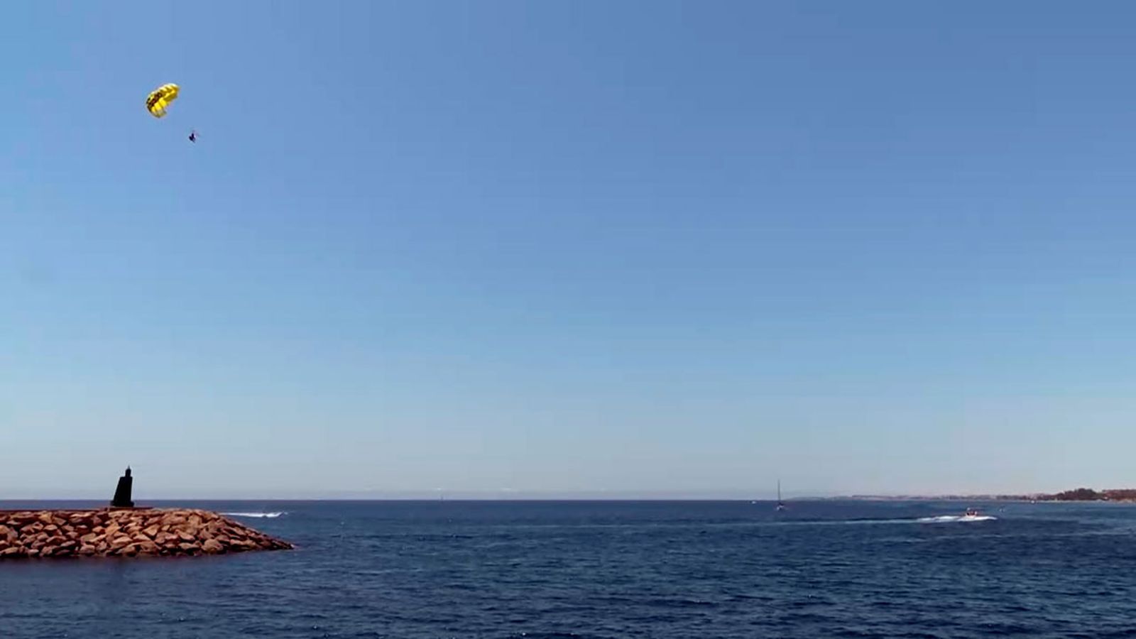 Paracaidismo, parasailing y flyboard, los deportes de riesgos de nuestros 'sufridos' reporteros