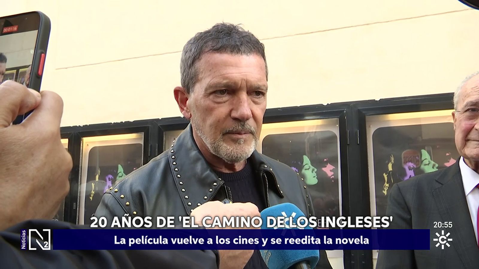 Banderas en el reestreno de El camino de los ingleses