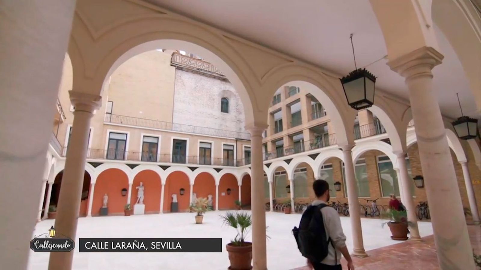 La calle Laraña refleja gran parte de la historia de Sevilla en poco más de cien metros