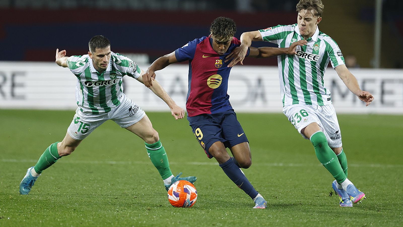 Lamine con el Betis