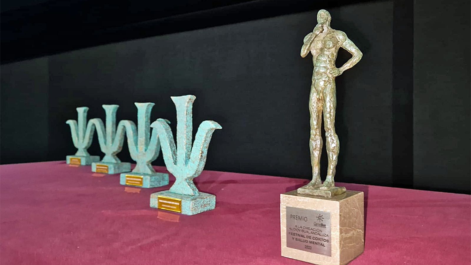 COMUNICACIÓN ESTATUILLAS PREMIO