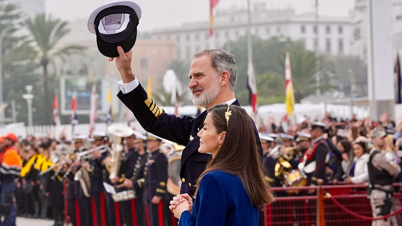 Los reyes despiden a Leonor que zarpa con Elcano desde Cádiz