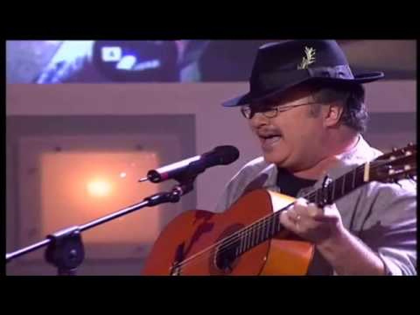 Romero Sanjuán canta las sevillanas "Pasa la vida" | Flamenco en Canal Sur