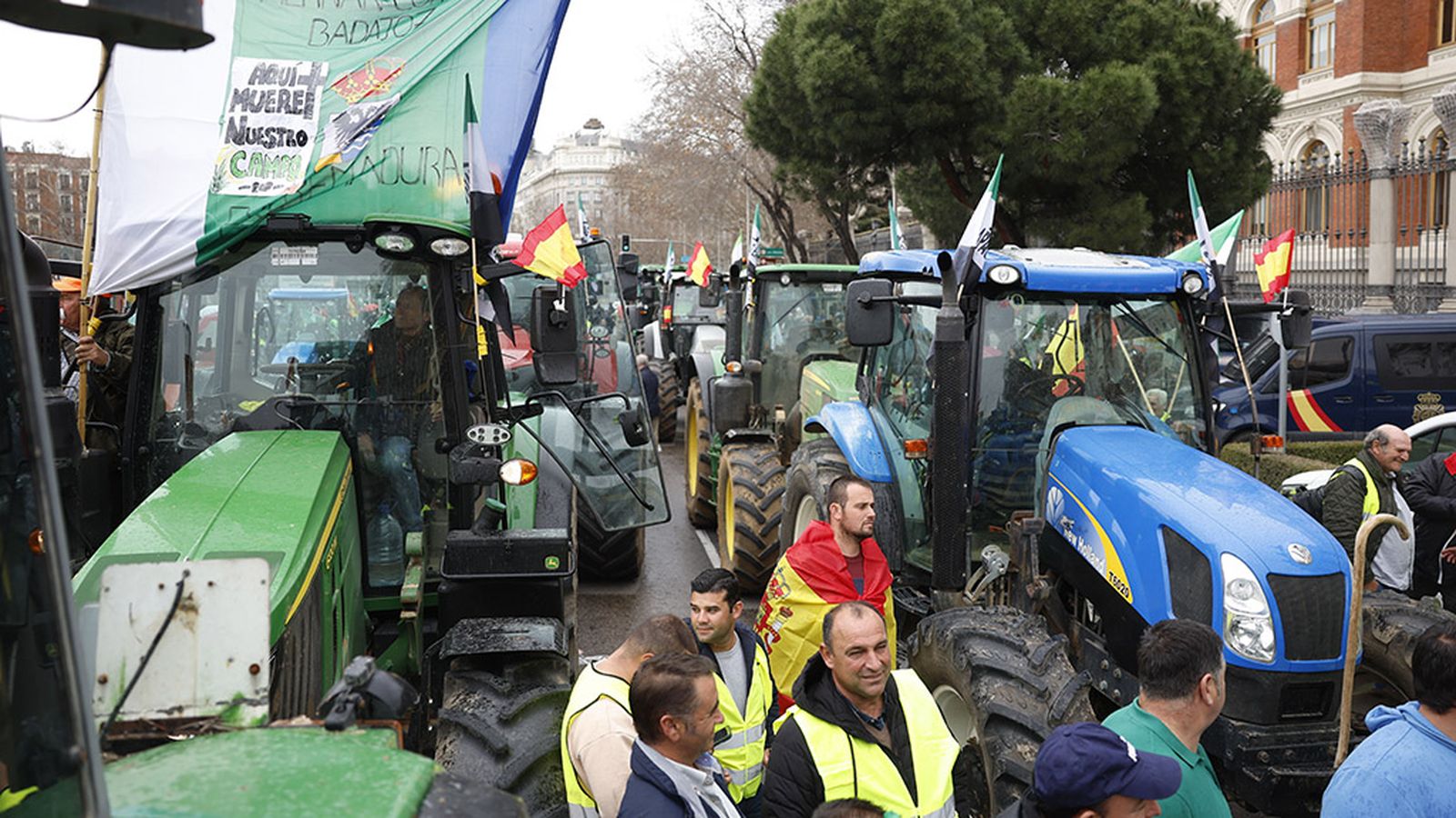 FOTO TRACTORADA MINISTERIO