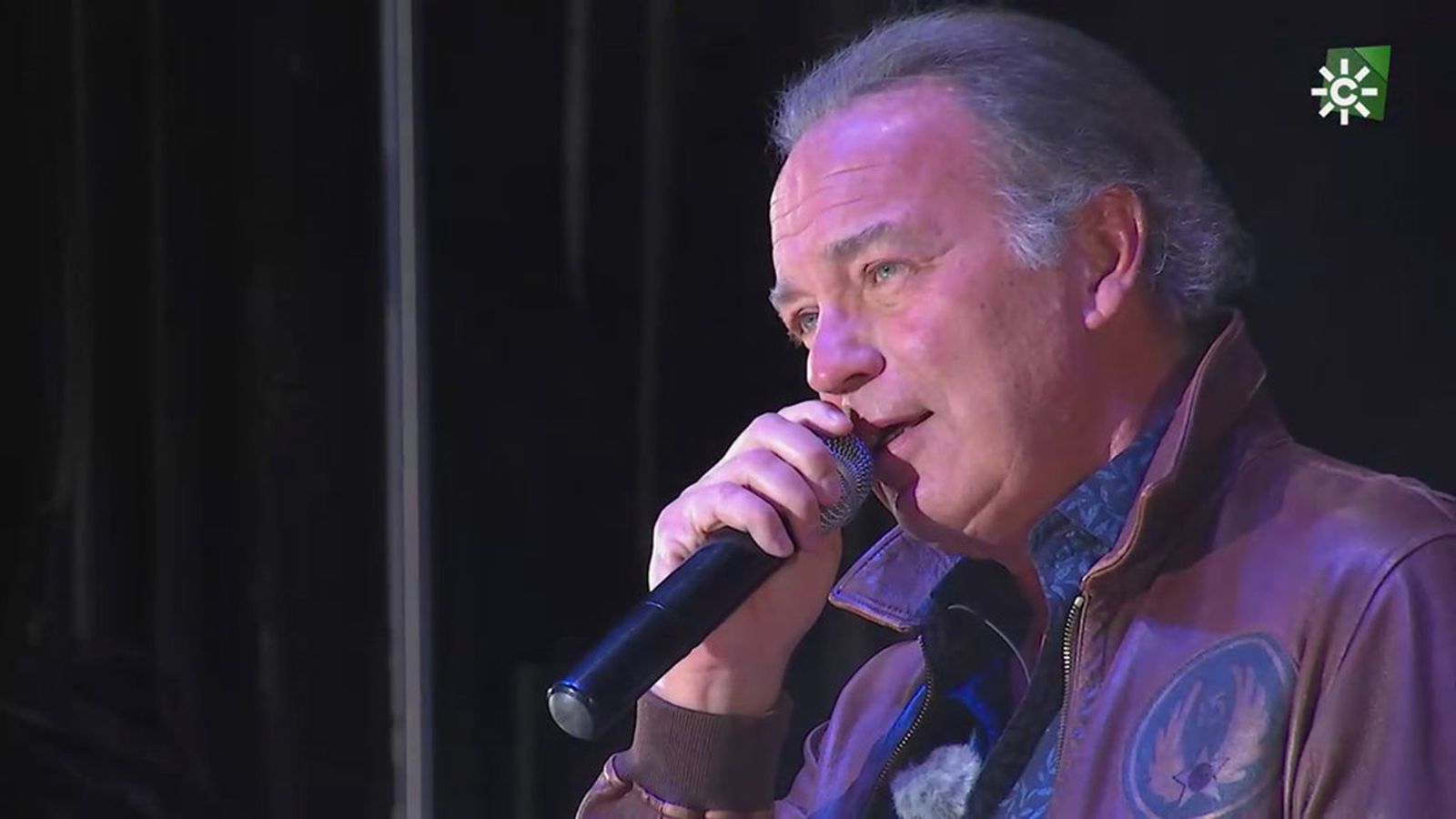 Bertín Osborne canta Por debajo de la mesa