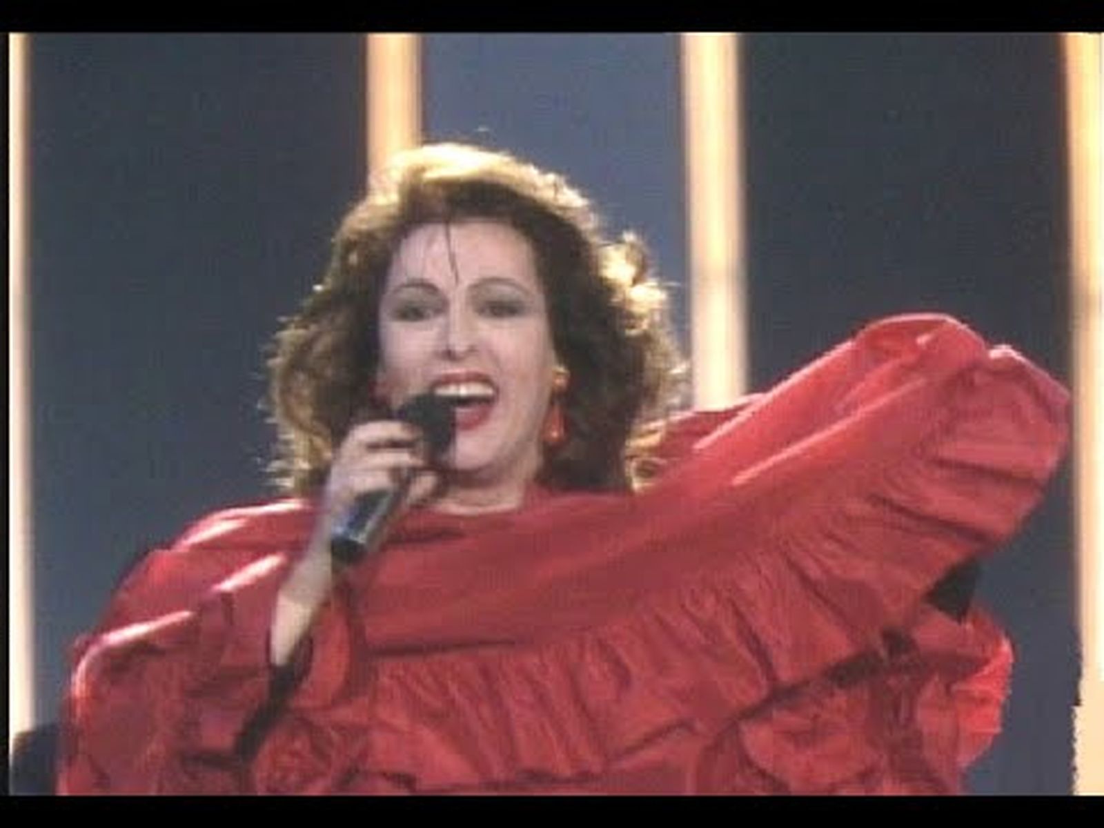 Massiel canta "Carmen de España" en Las Coplas de Carlos Herrera