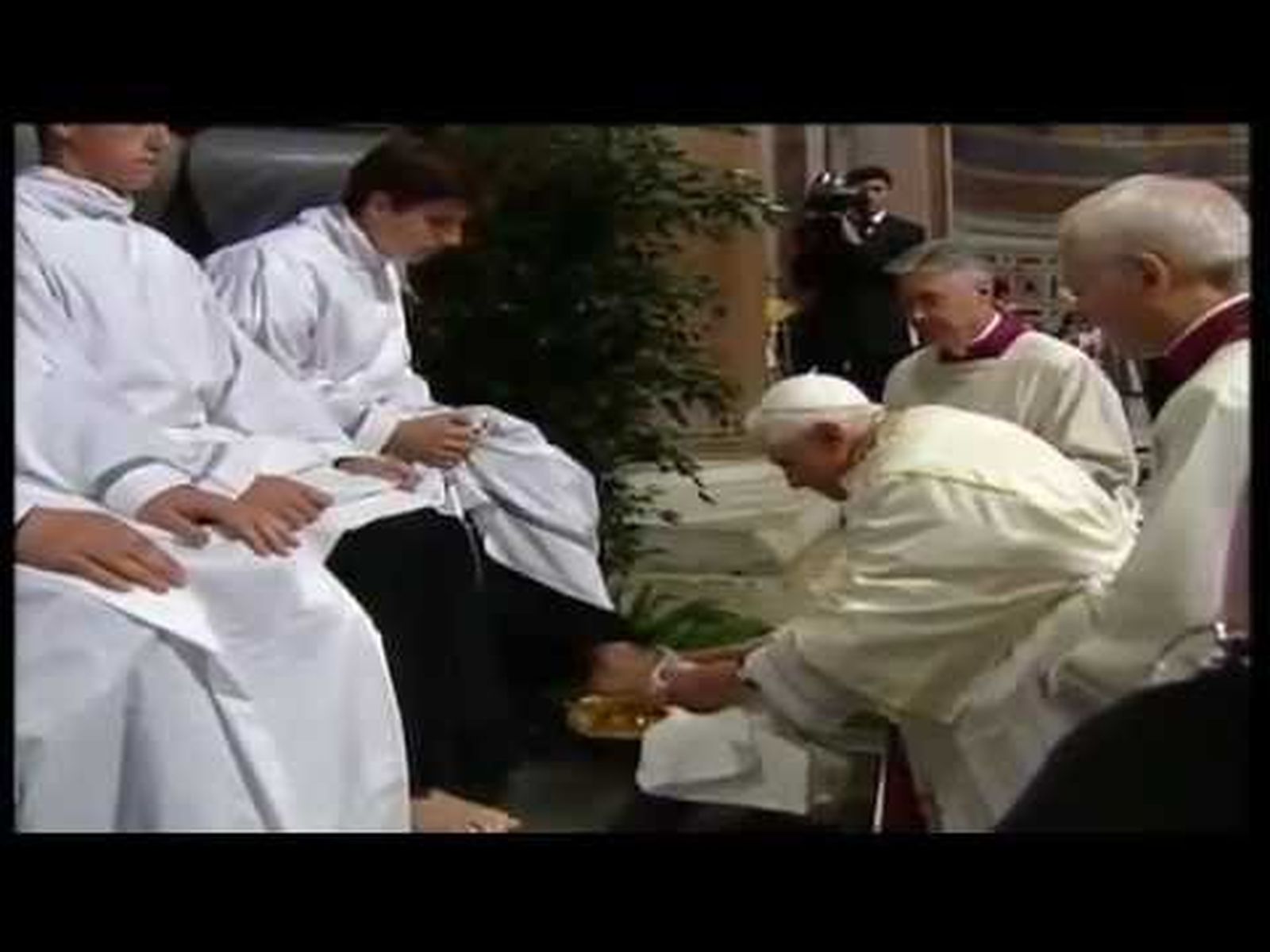 Jueves Santo: lavado de pies por el Papa Benedicto XVI en la misa de la Última Cena