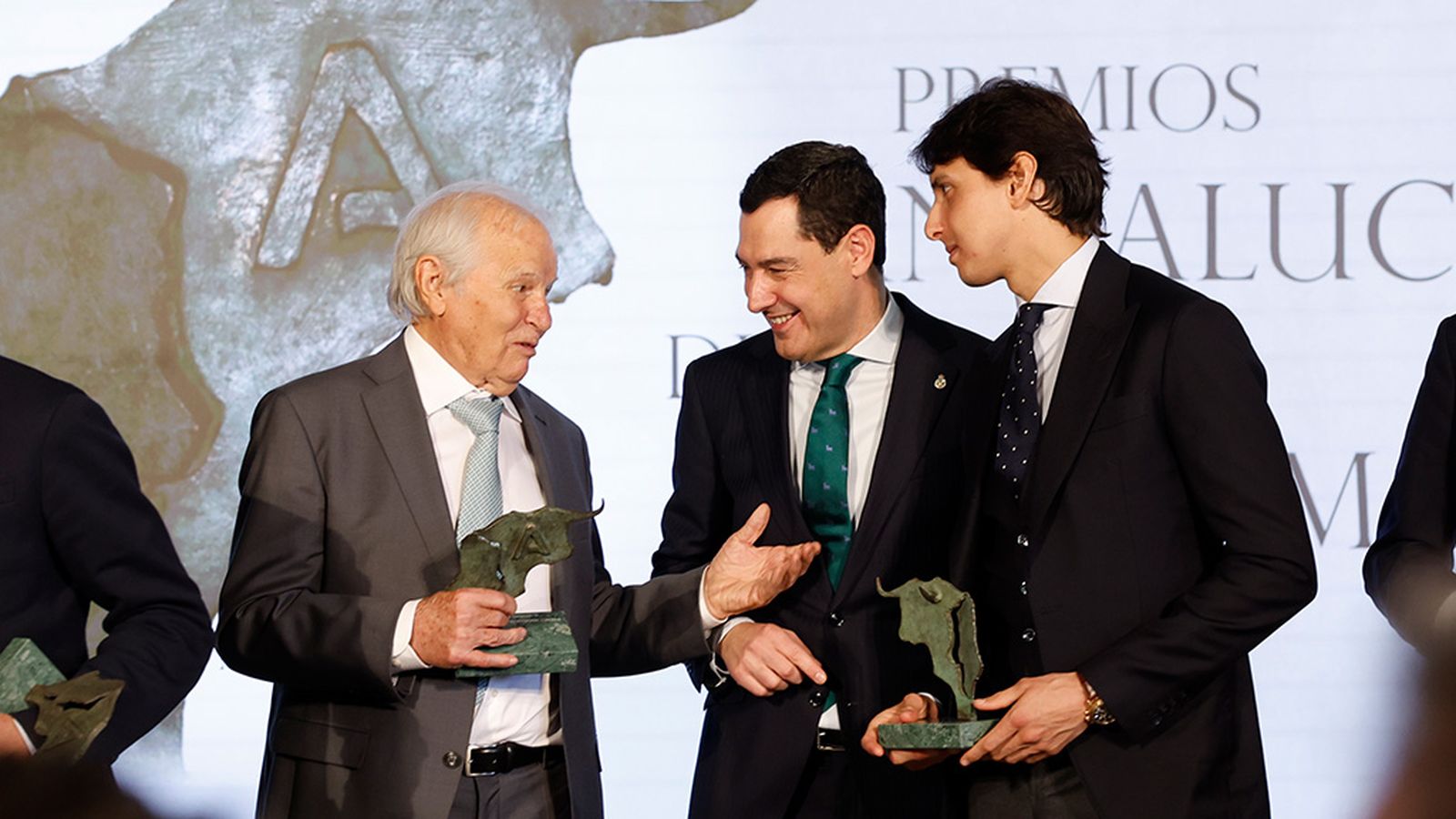 Moreno entrega los Premios tauromaquia