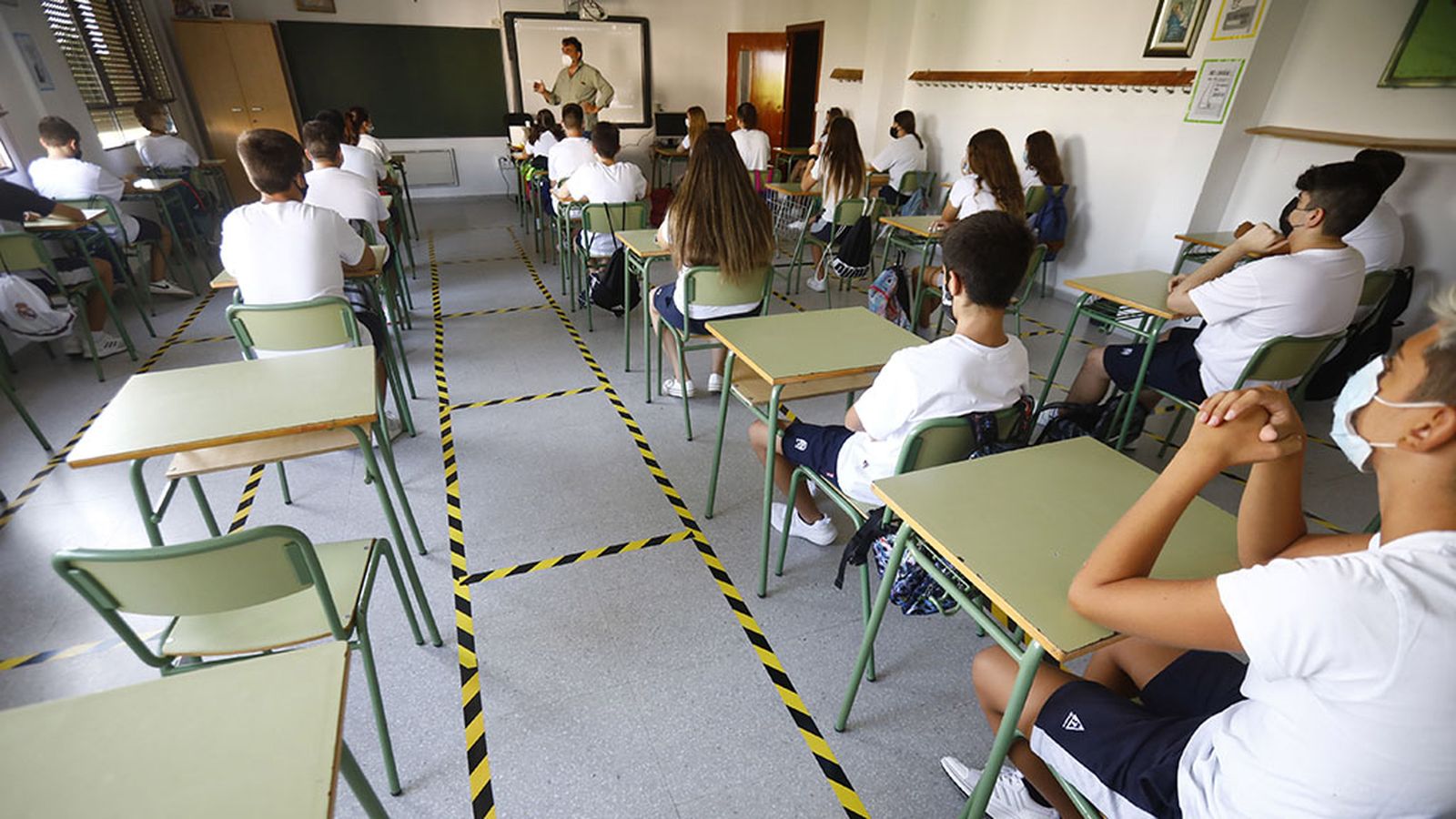 Vuelta a clase secundaria alumnos centro instituto colegio
