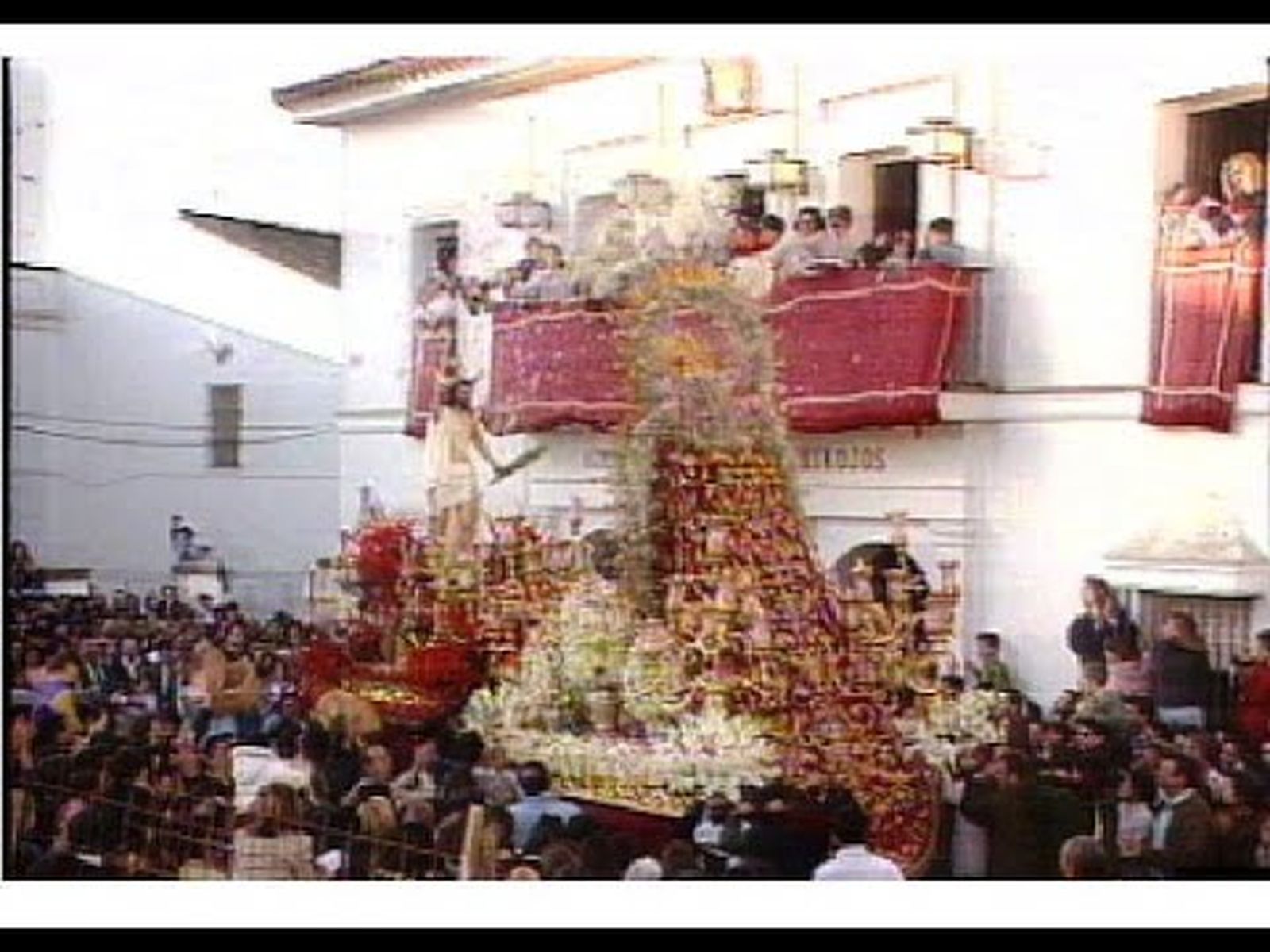 "Abrazos" del Domingo de Resurrección en Hinojos | Semana Santa en Canal Sur