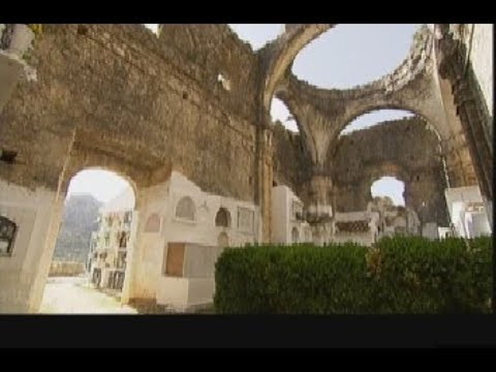 El cementerio de Villaluenga del Rosario uno de los más bonito de España
