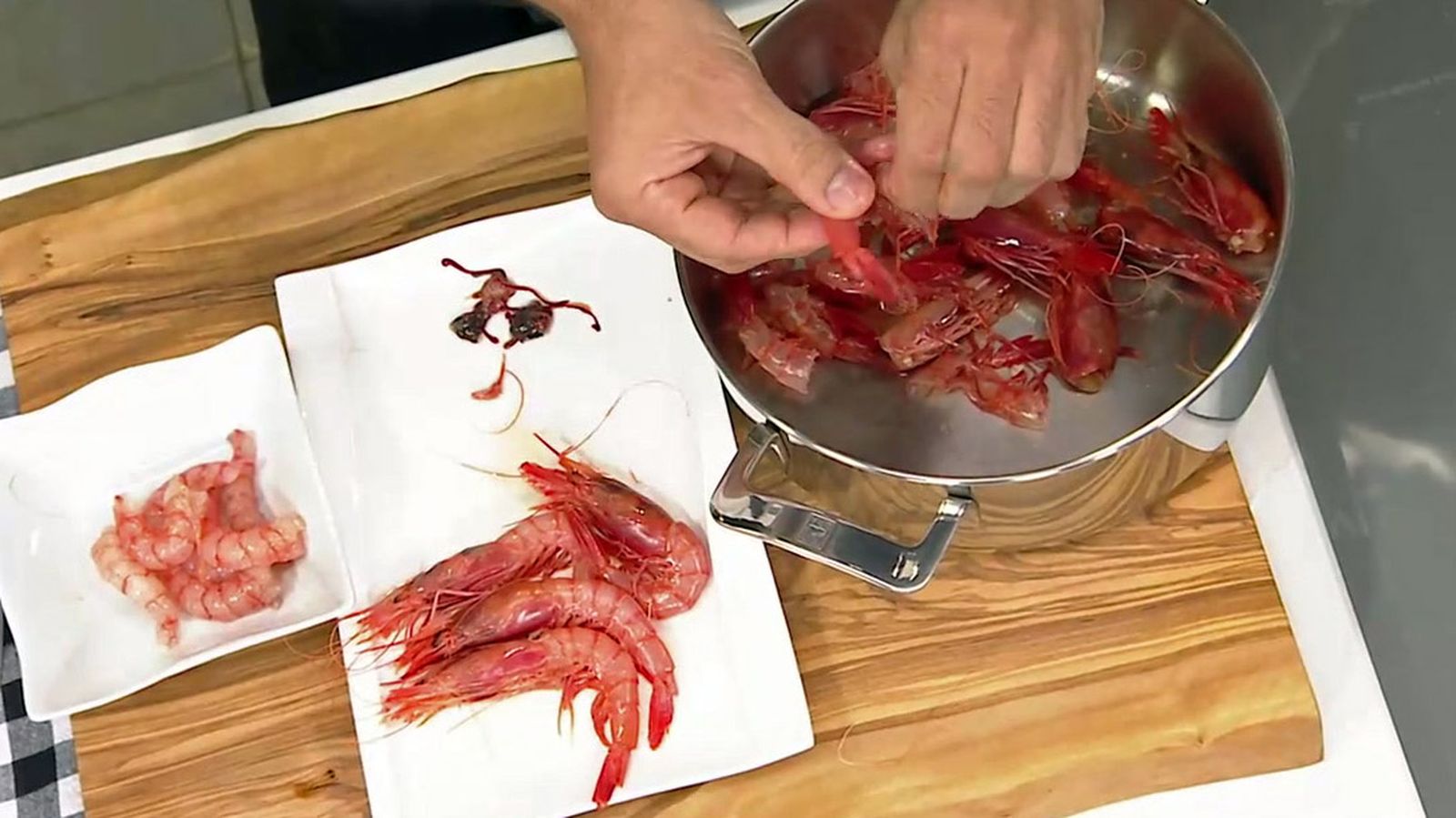 Salmorreta, una salsa muy versátil hecha con cáscaras de gambas