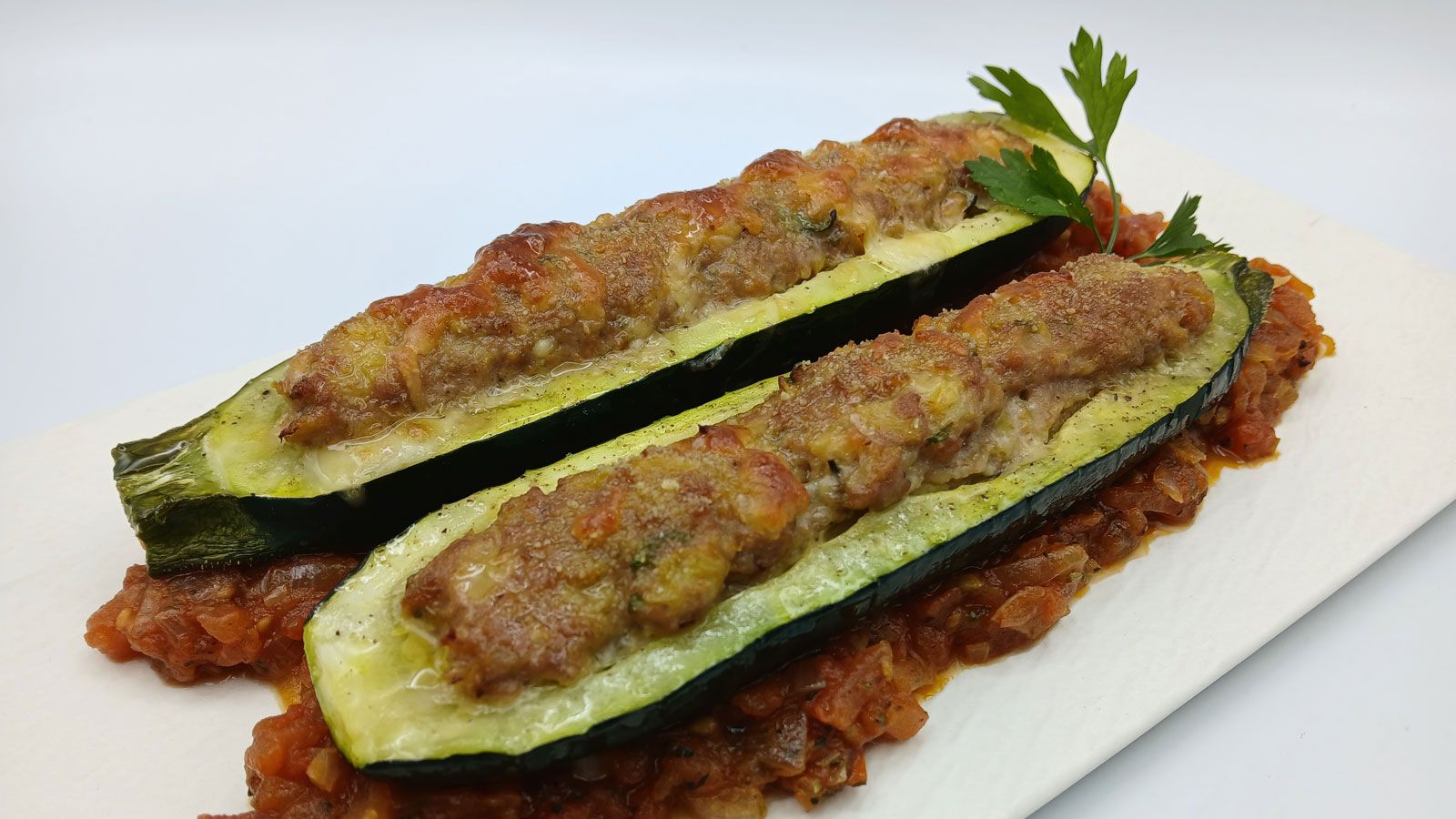"Cómetelo" Calabacines rellenos con tomate cassé