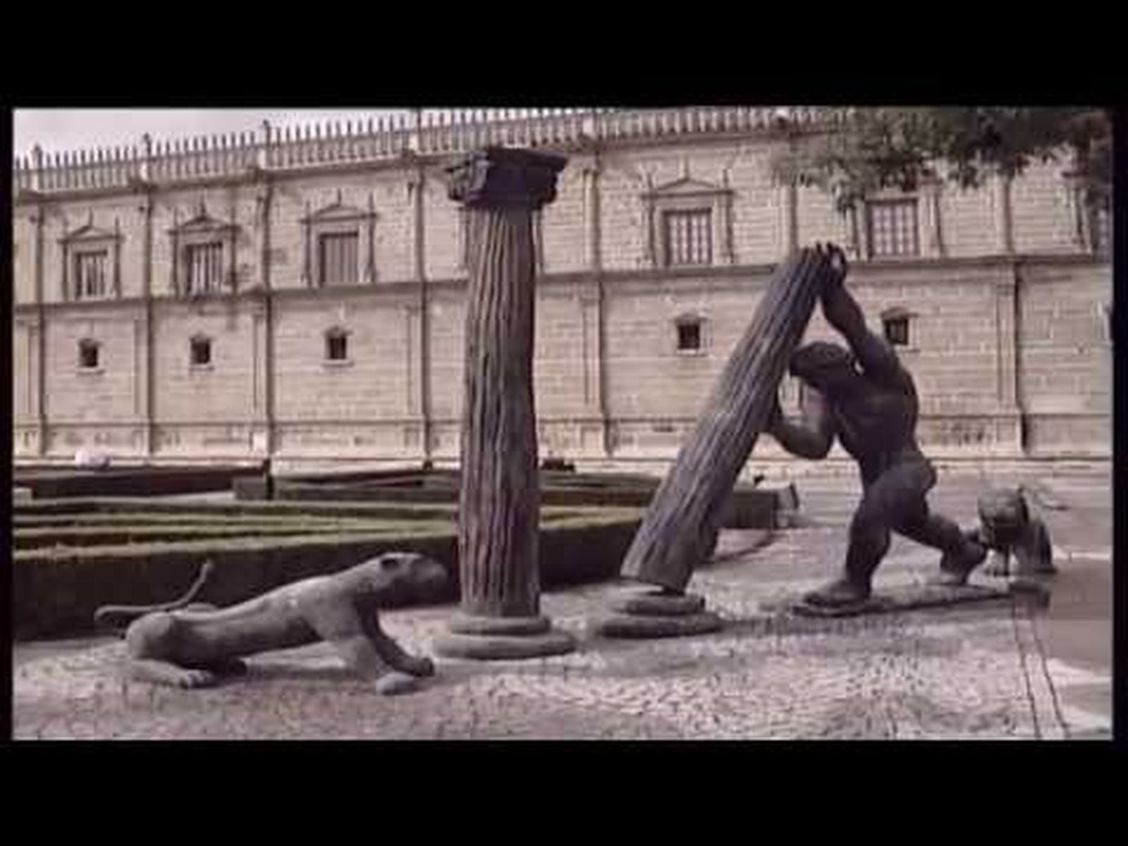 Hércules con leones y columnas: del Pabellón de Andalucía al Parlamento