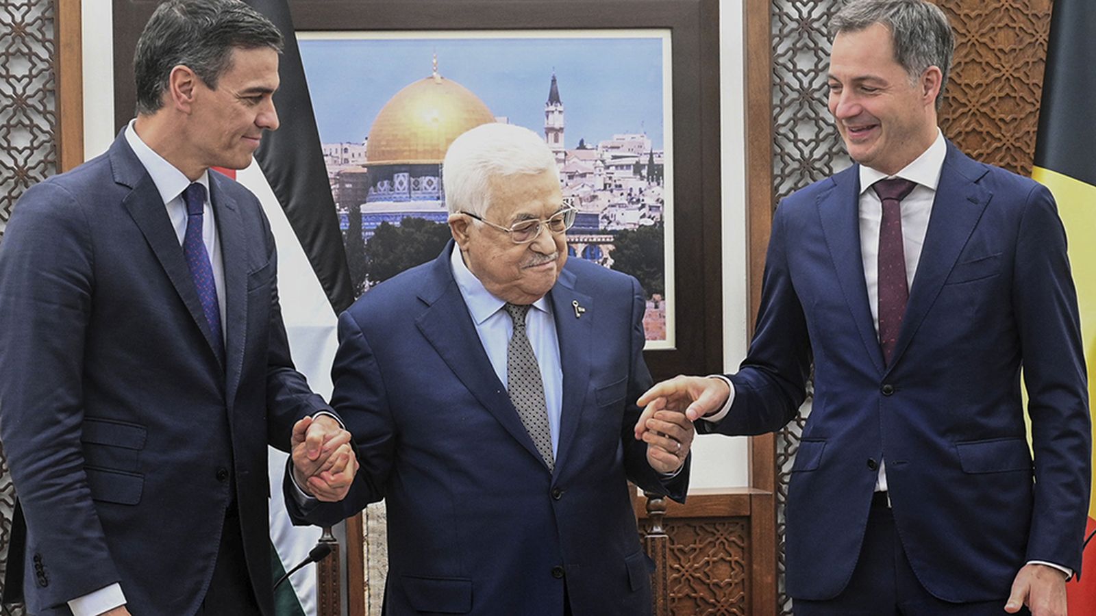 Sánchez con Mahmud Abás