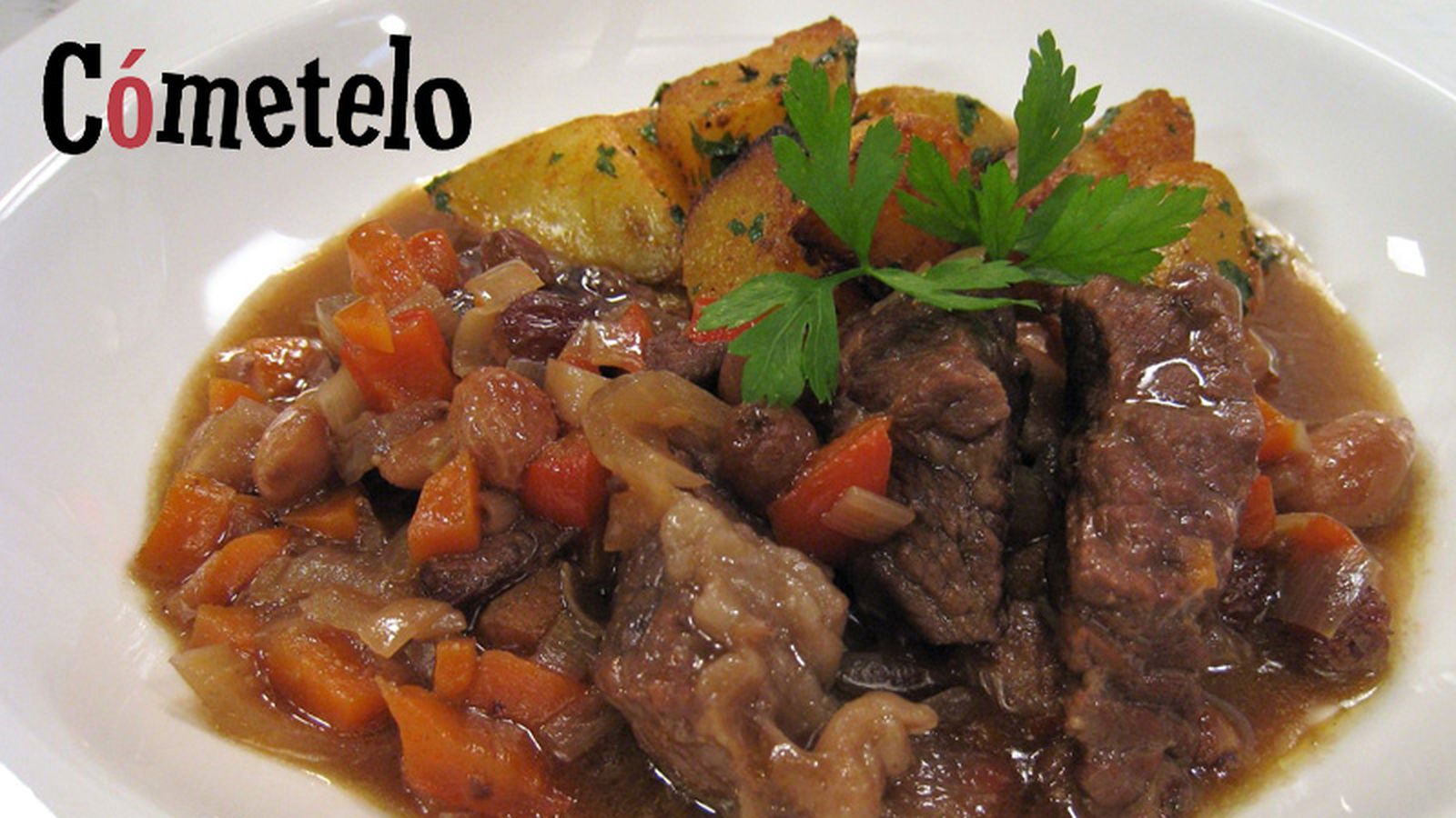 Cómetelo Ternera con almendras y pasas 800x450
