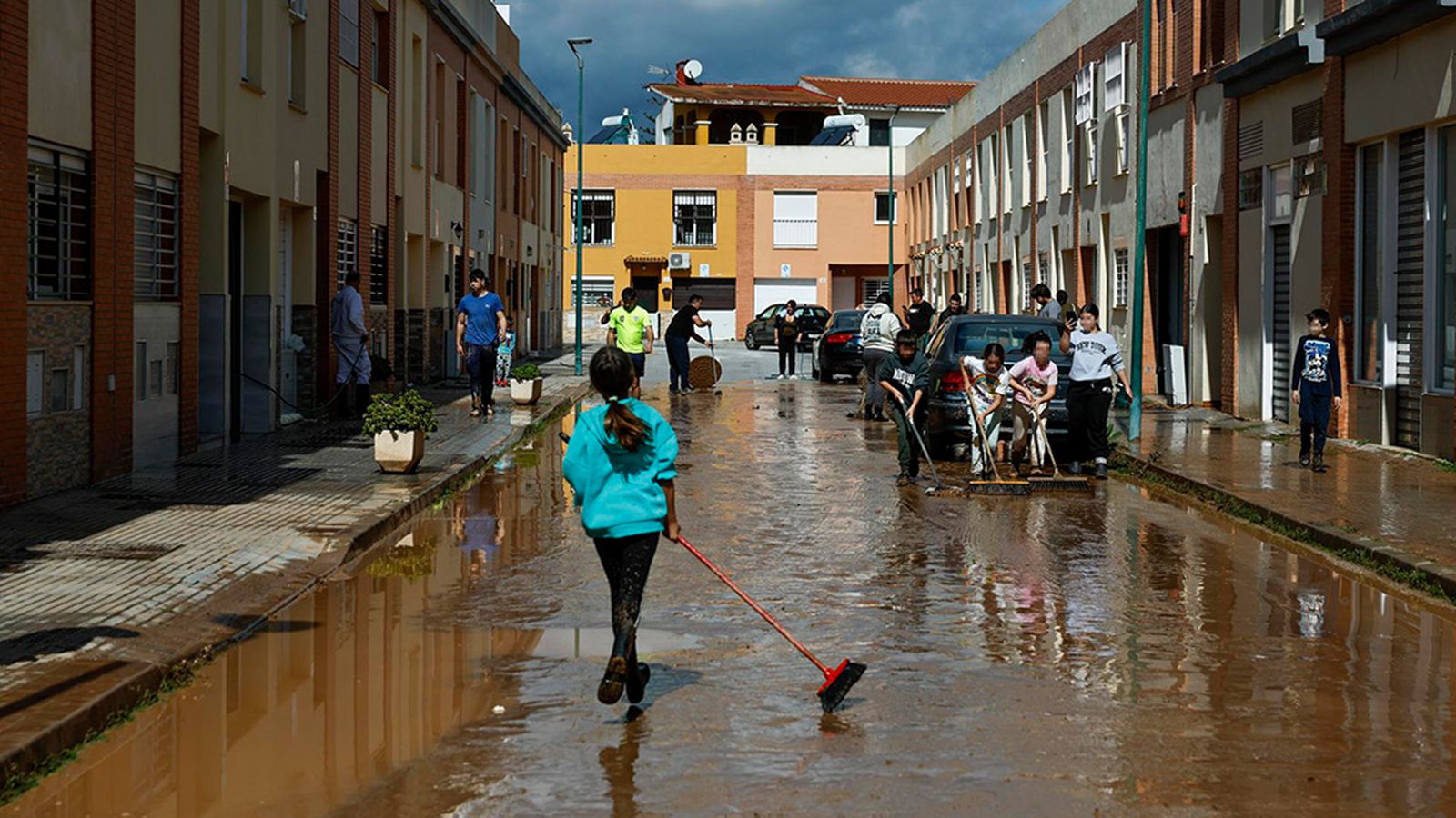 Limpeza tras desbordarse el río Campanillas en Málaga