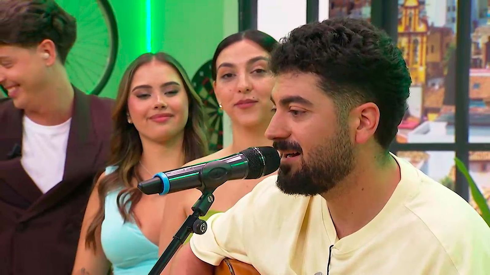 Gonzalo Alhambra cierra el programa con un toque de flamenco pop