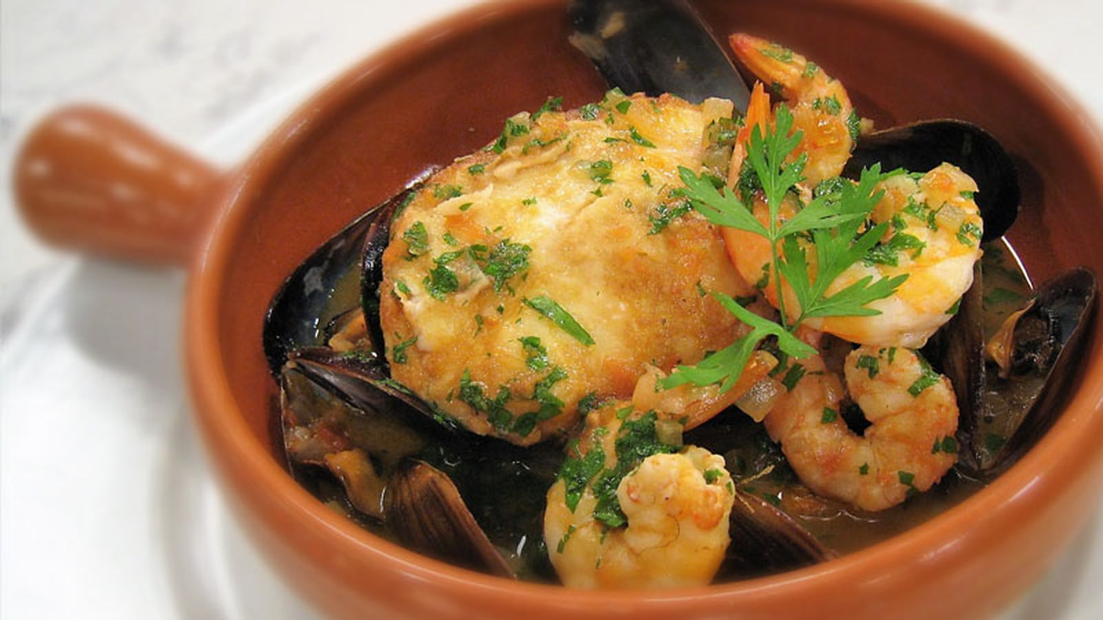 800x450 Cómetelo (merluza a la sidra)