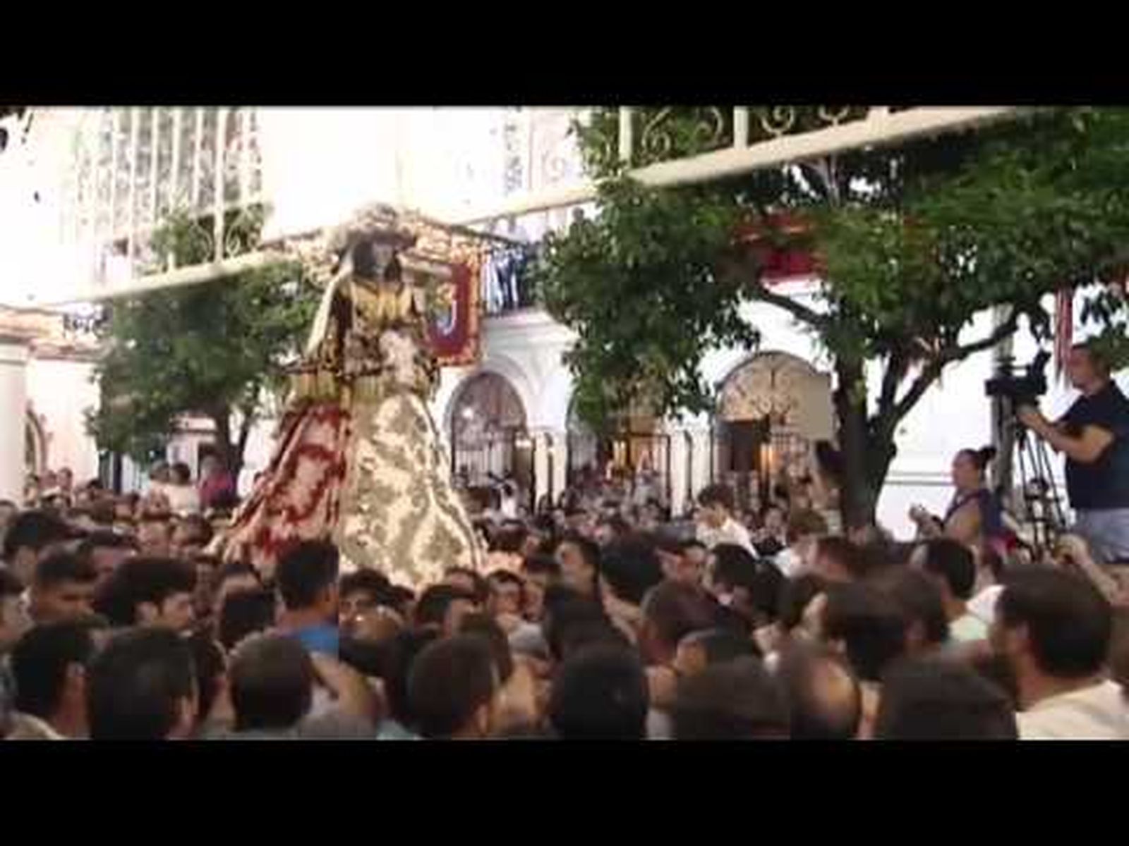 La Virgen del Rocío por las calles de Almonte (2013)