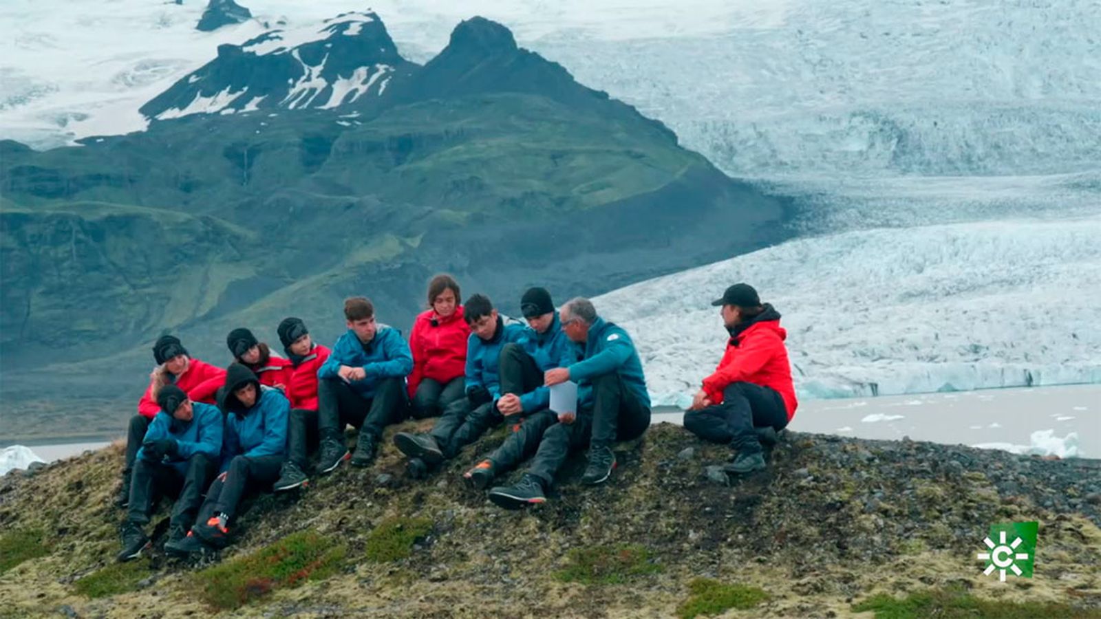 Una charla sobre los efectos del cambio climático en los glaciares que cala hondo en los expedicionarios