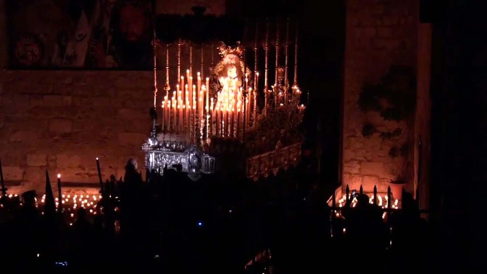 Semana Santa Madrugá Jaen Abuelo dolores velas 1024x576
