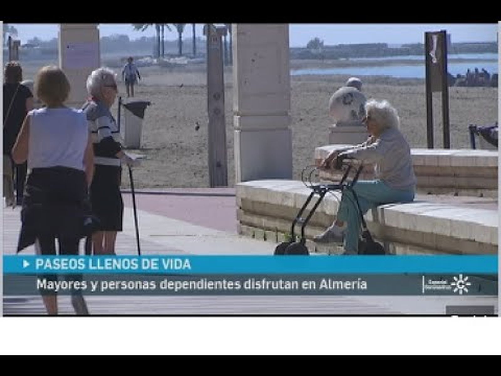 Desconfinamiento, las personas mayores salen el primer día (coronavirus COVID-19)