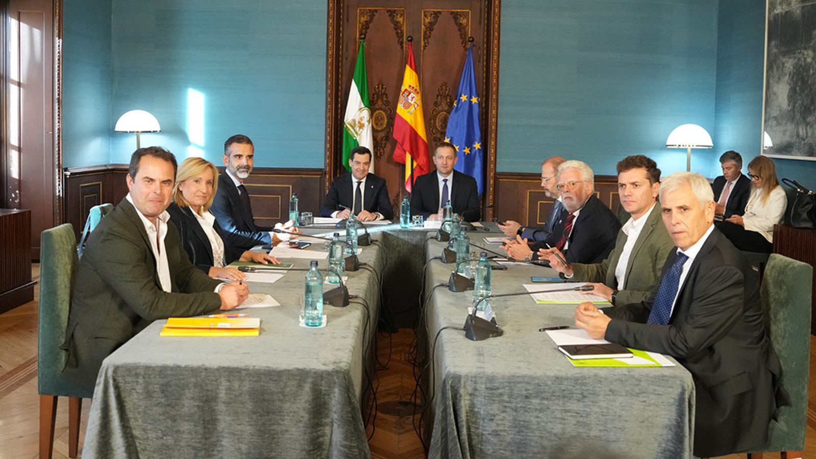 Moreno y el comisario europeo con el sector agrario