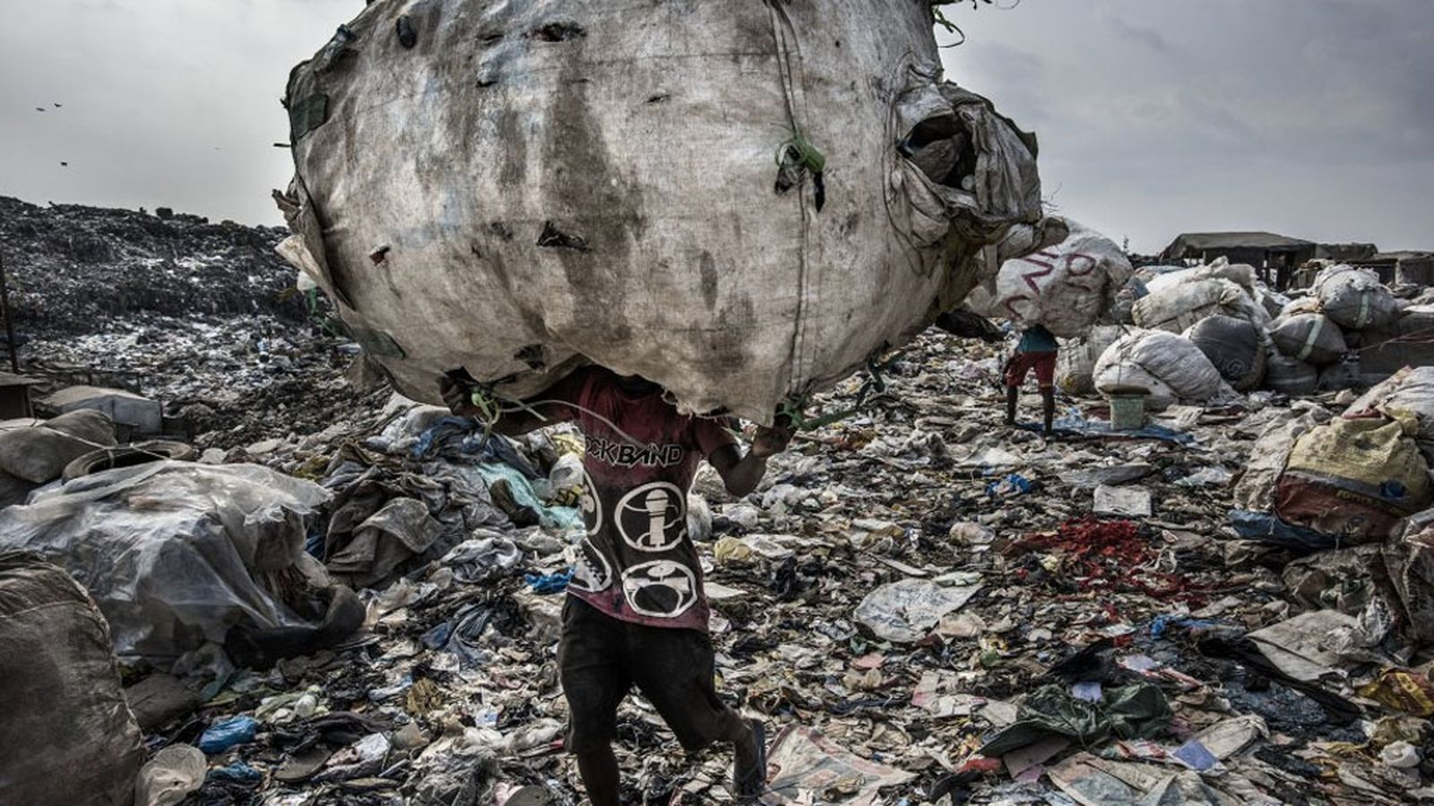 World Press Photo 2018 Kadir van Lohuizen reciclaje