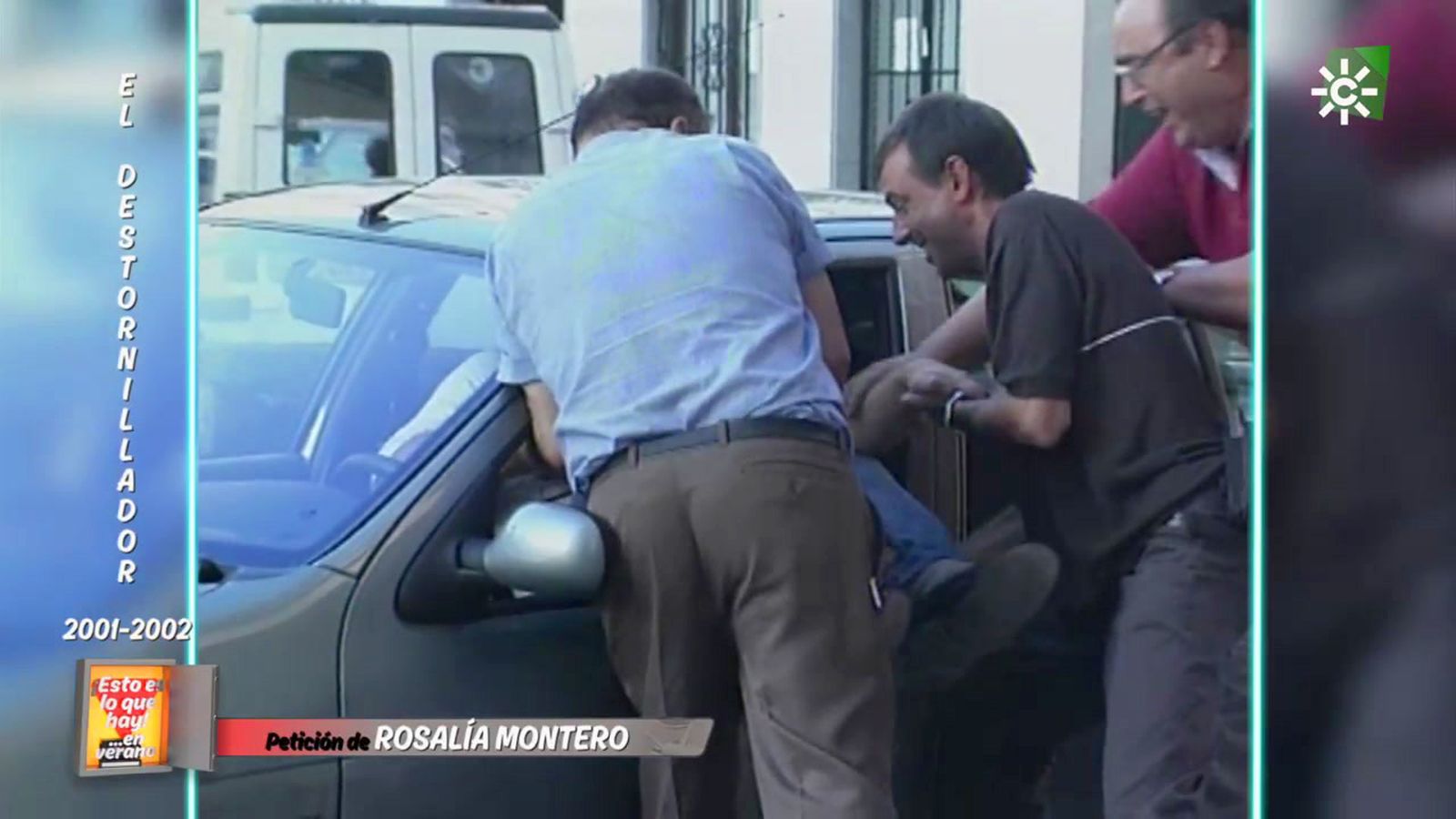 Cámara oculta de hombre encerrado en el coche