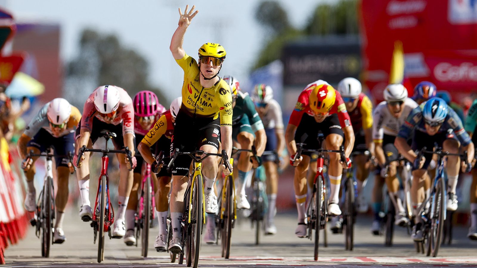 Matthew Brennan gana su cuarta etapa enLa Rábida.