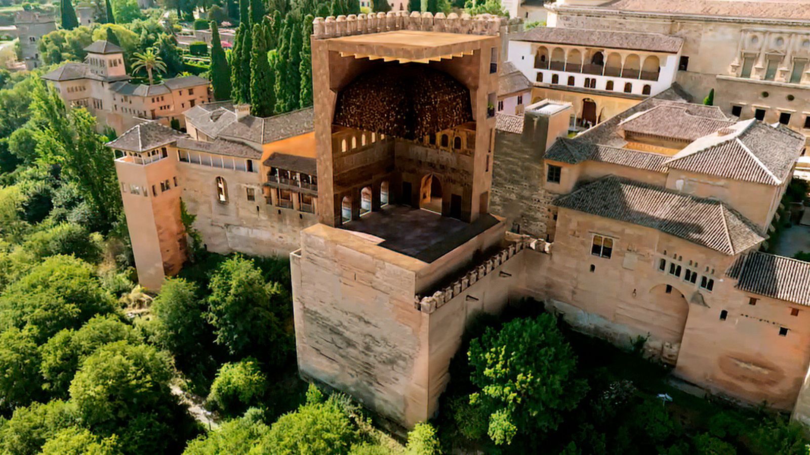 La Alhambra: el mayor símbolo de la cultura nazarí en Andalucía