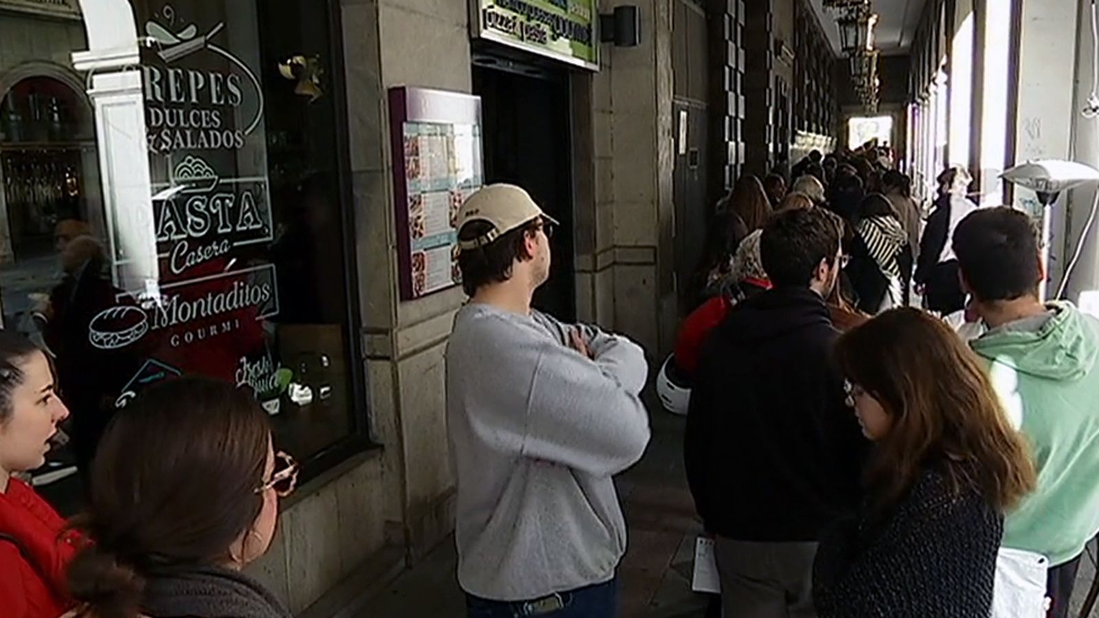 Colas para el voto por correo