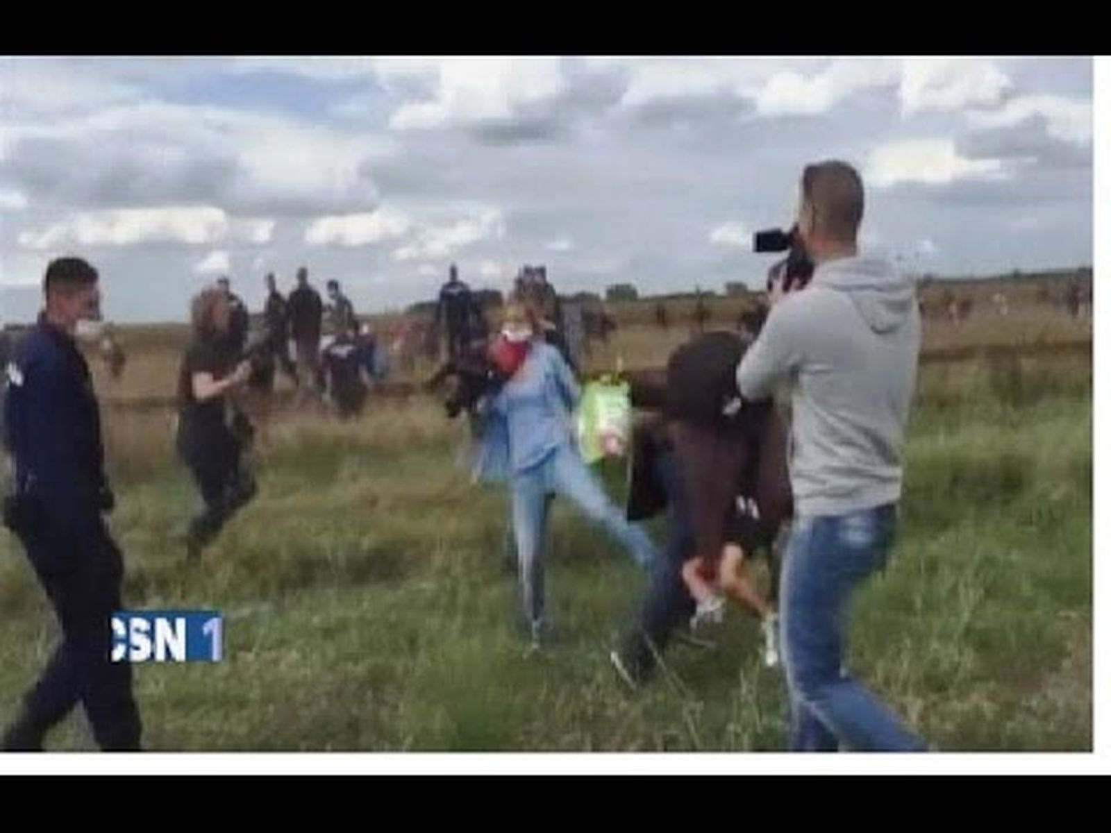 El entrenador de fútbol sirio derribado por una reportera húngara refugiado en España
