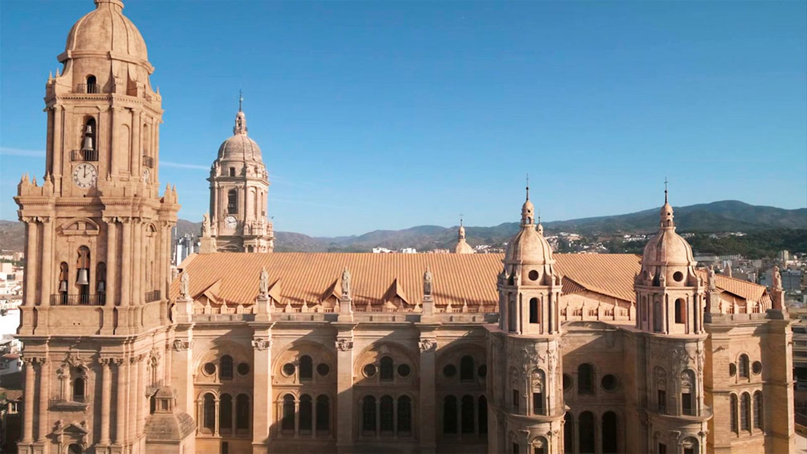 Imaginamos cómo sería la Catedral de Málaga, La Manquita, con su segunda torre