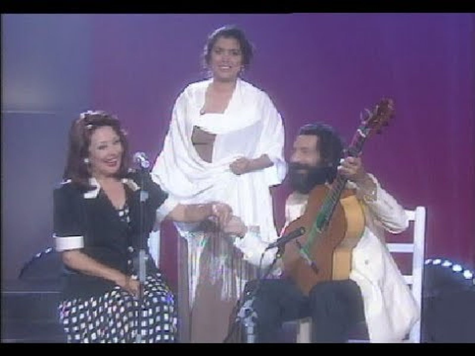 Lole y Manuel acompañan a Marifé de Triana en la copla "Te lo juro yo"
