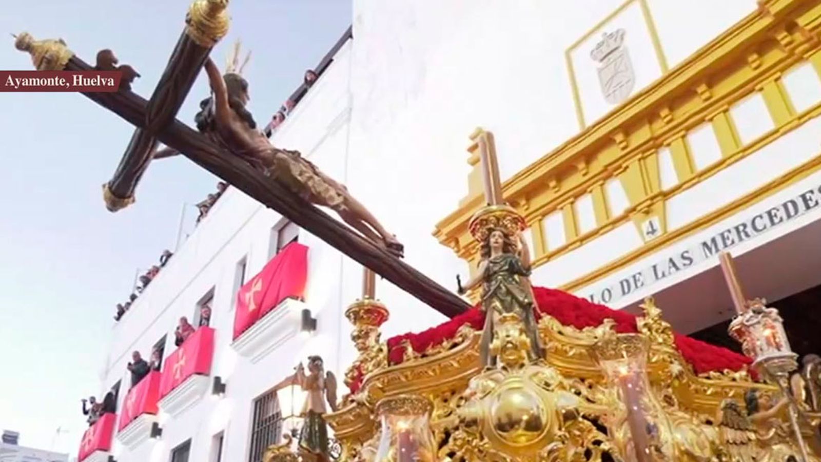 La singular salida del Cristo de la Buena Muerte de Ayamonte de su templo