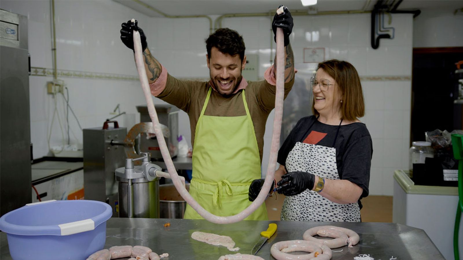 Bosco Benítez elabora el chorizo más largo en Sierro
