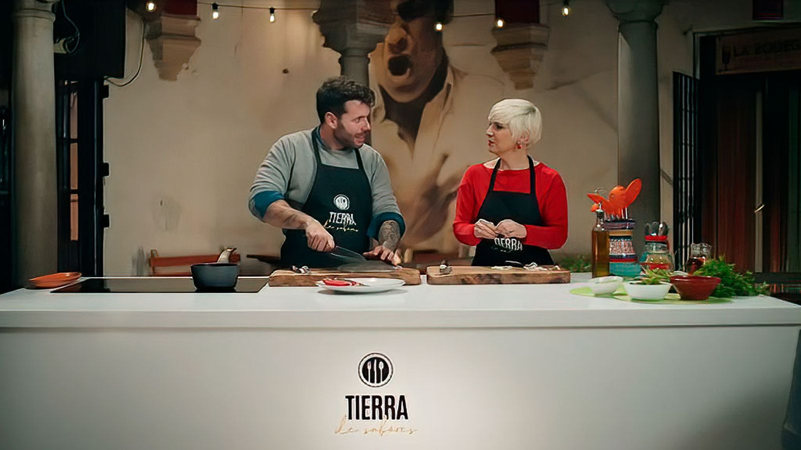 Bosco y Pasión Vega preparan un rodaballo asado para presumir de Andalucía