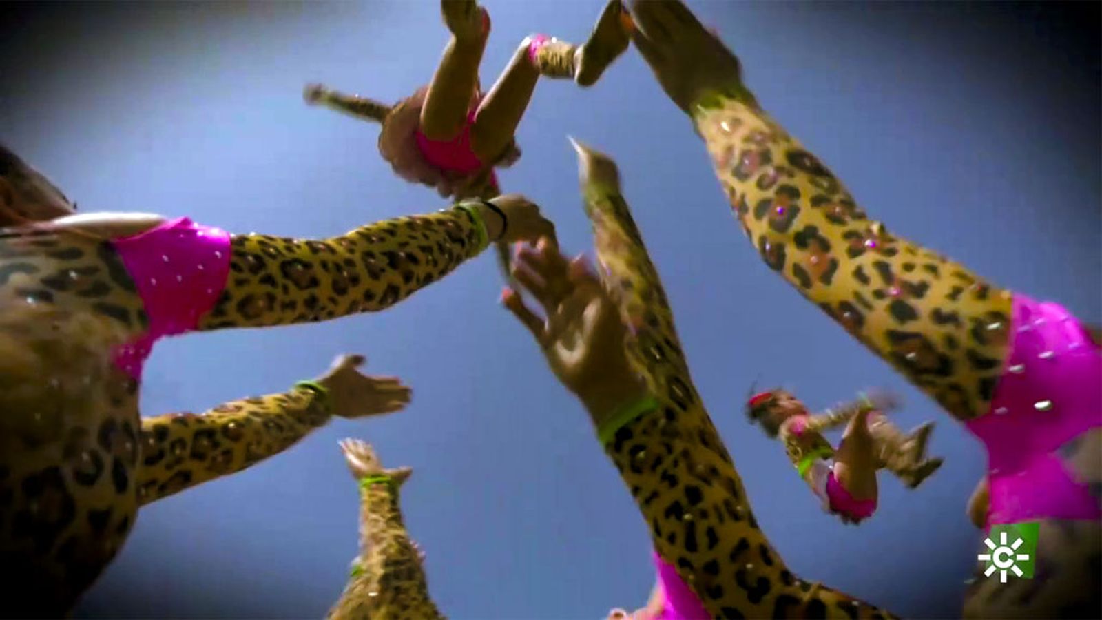 Las increíbles acrobacias de las cheerleaders del Rincón de la Victoria
