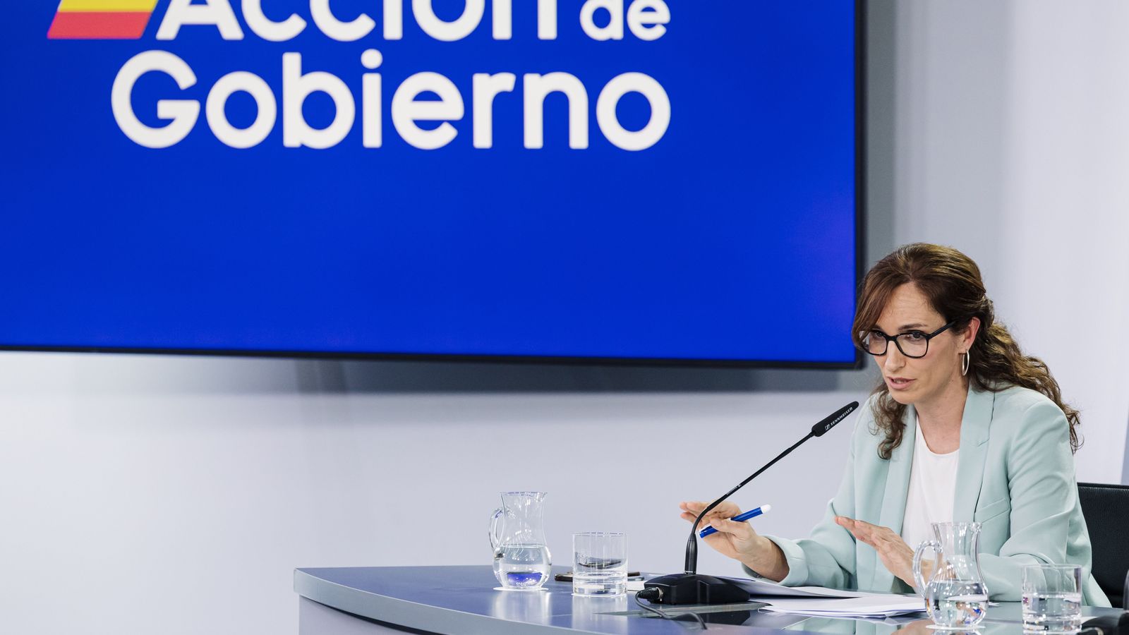 La ministra de Sanidad responde a Clavijo
