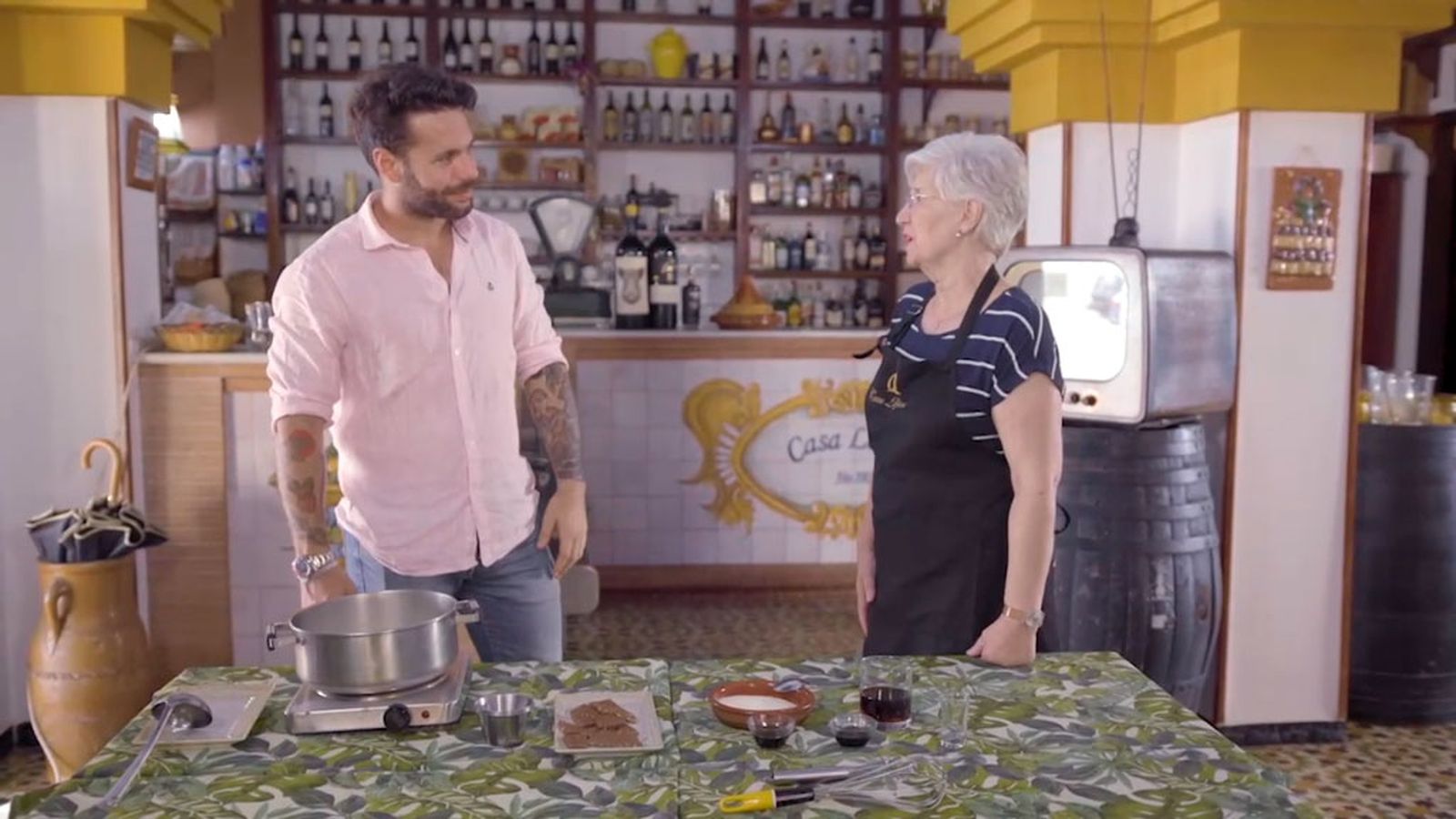Elaboramos un delicioso flan de chocolate con almendras y brandi