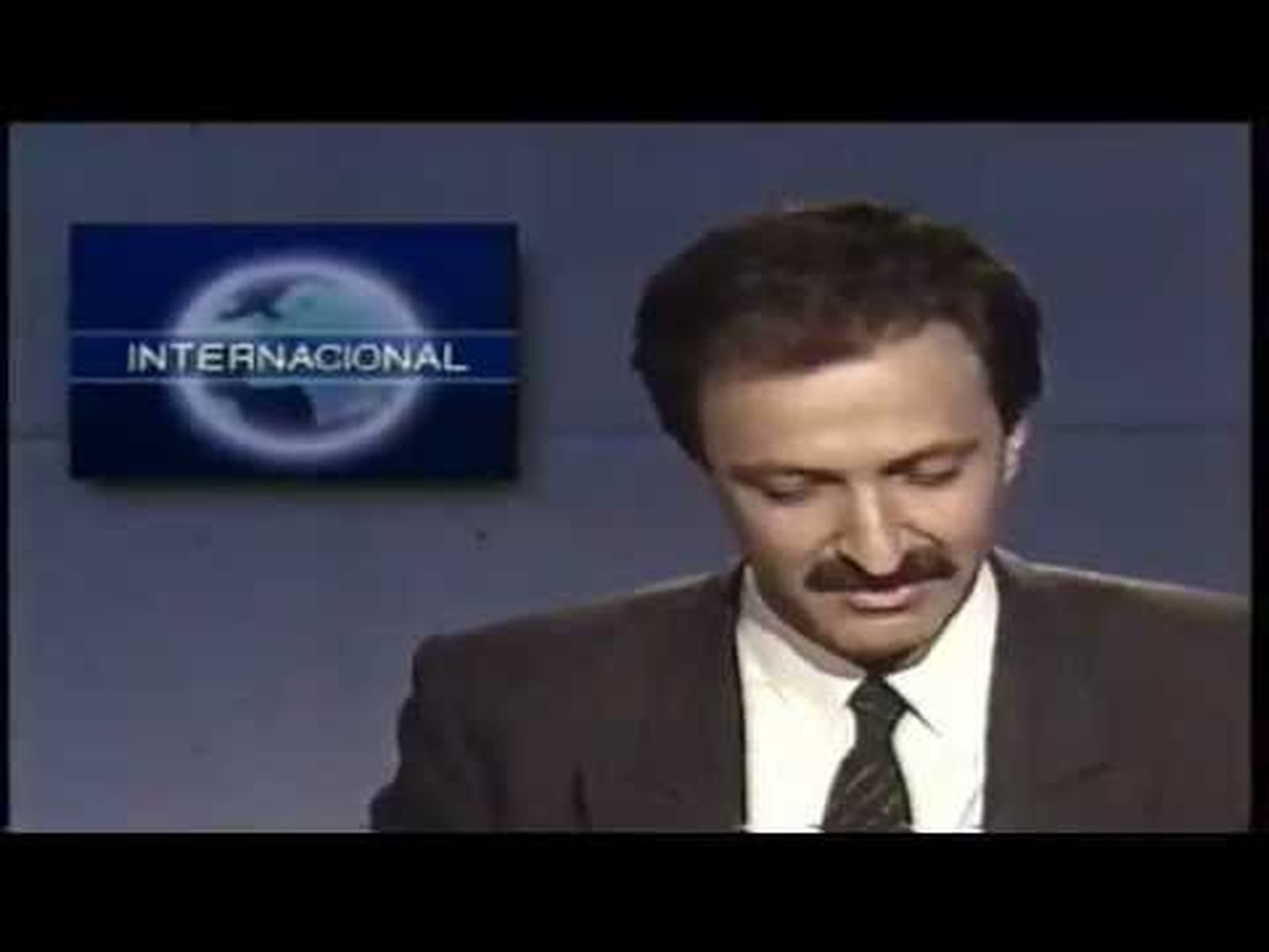 Paco Lobatón presenta Teledía, el primer informativo de Canal Sur TV (28/02/1989)