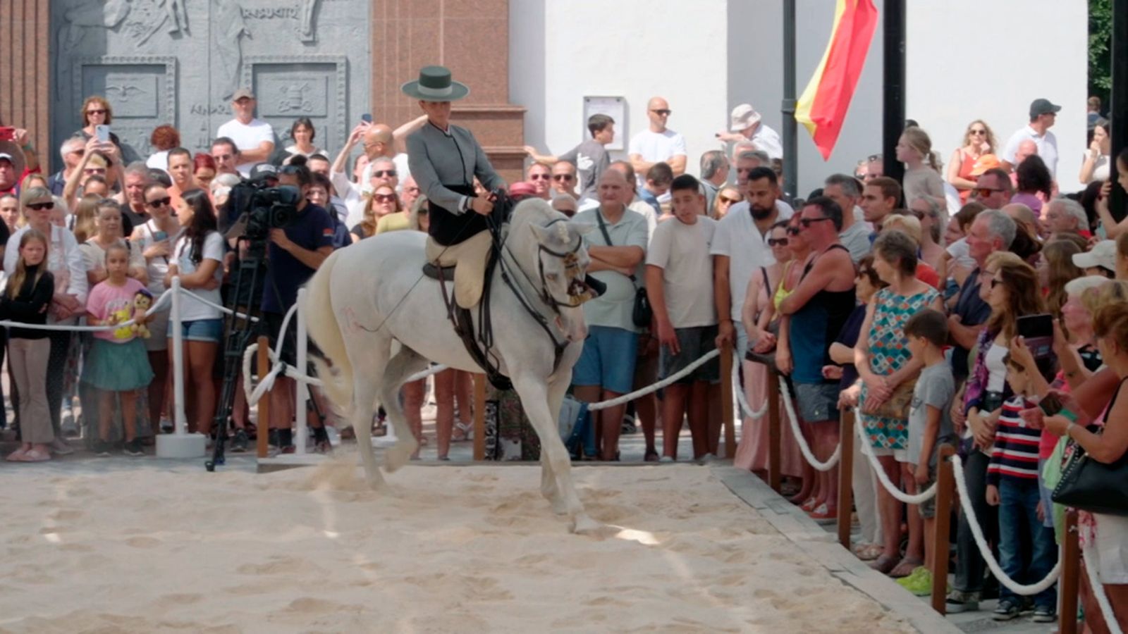 Toda la ciudad de Fuengirola se vuelca con el caballo